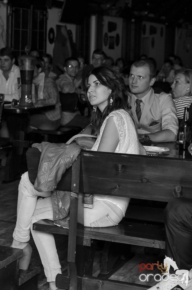 Stand-up in the city cu VIo şi Raul, Queen's Music Pub