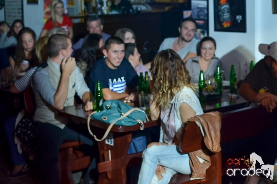 Stand-up in the city cu VIo şi Raul, Queen's Music Pub