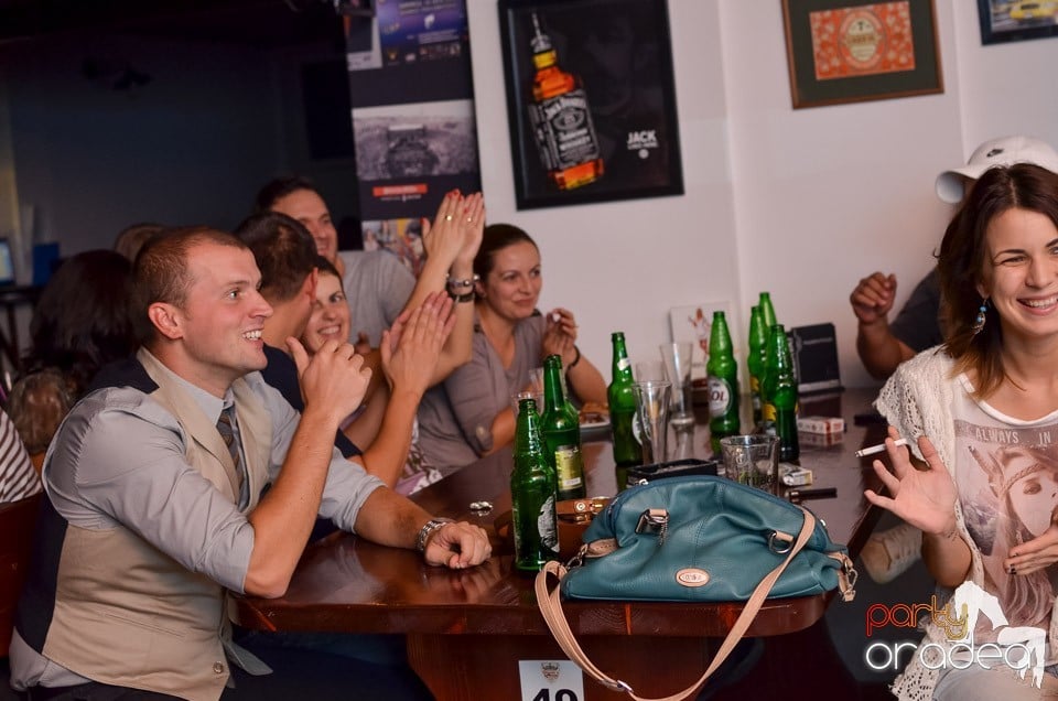 Stand-up in the city cu VIo şi Raul, Queen's Music Pub