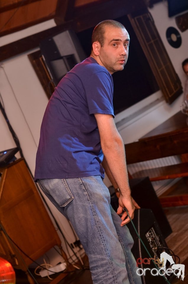 Stand-up in the city cu VIo şi Raul, Queen's Music Pub