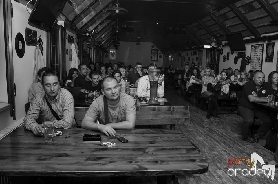 Stand-up in the city cu VIo şi Raul, Queen's Music Pub
