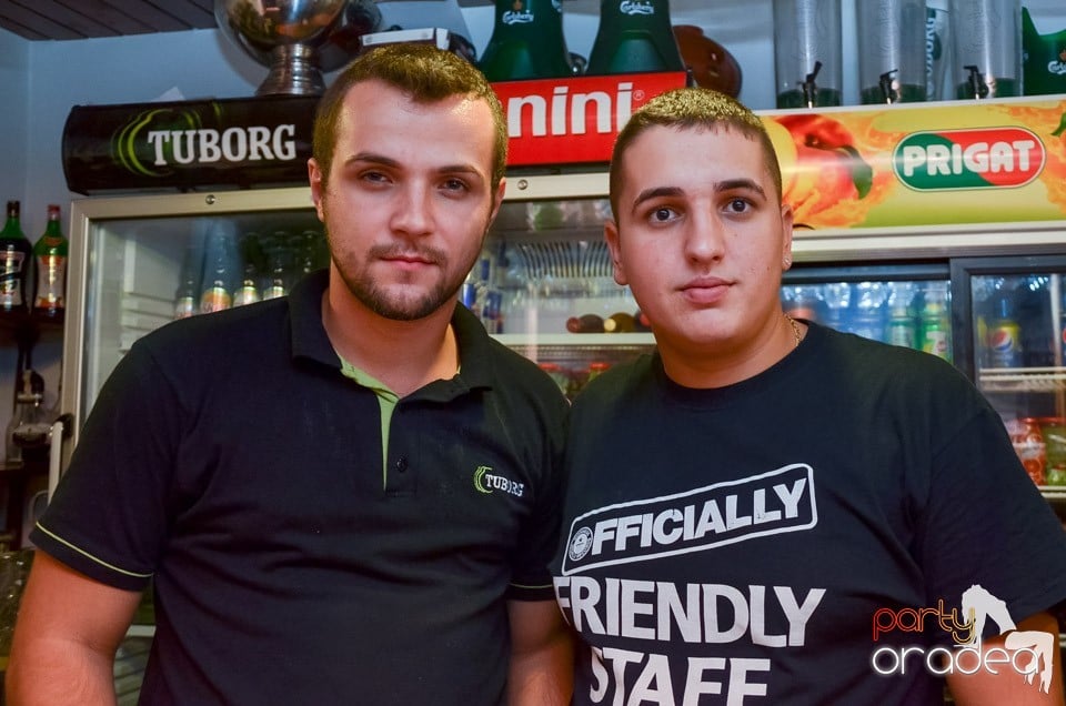 Stand-up in the city cu VIo şi Raul, Queen's Music Pub
