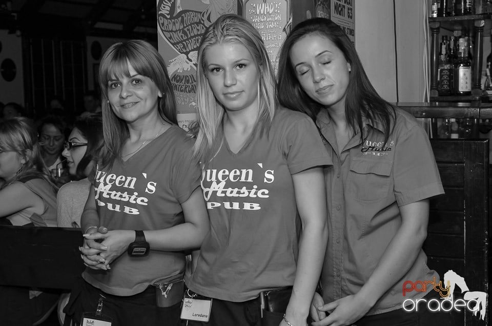 Stand-up in the city cu VIo şi Raul, Queen's Music Pub