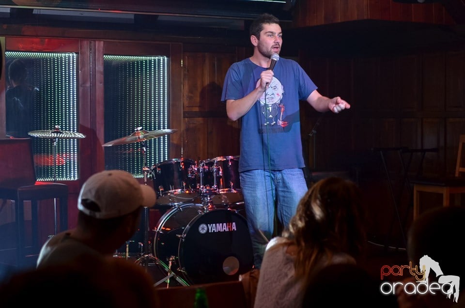 Stand-up in the city cu VIo şi Raul, Queen's Music Pub