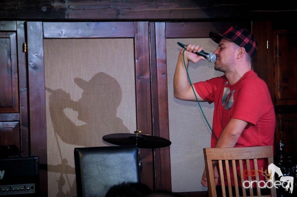 Stand-up in the City în Queen's, Queen's Music Pub