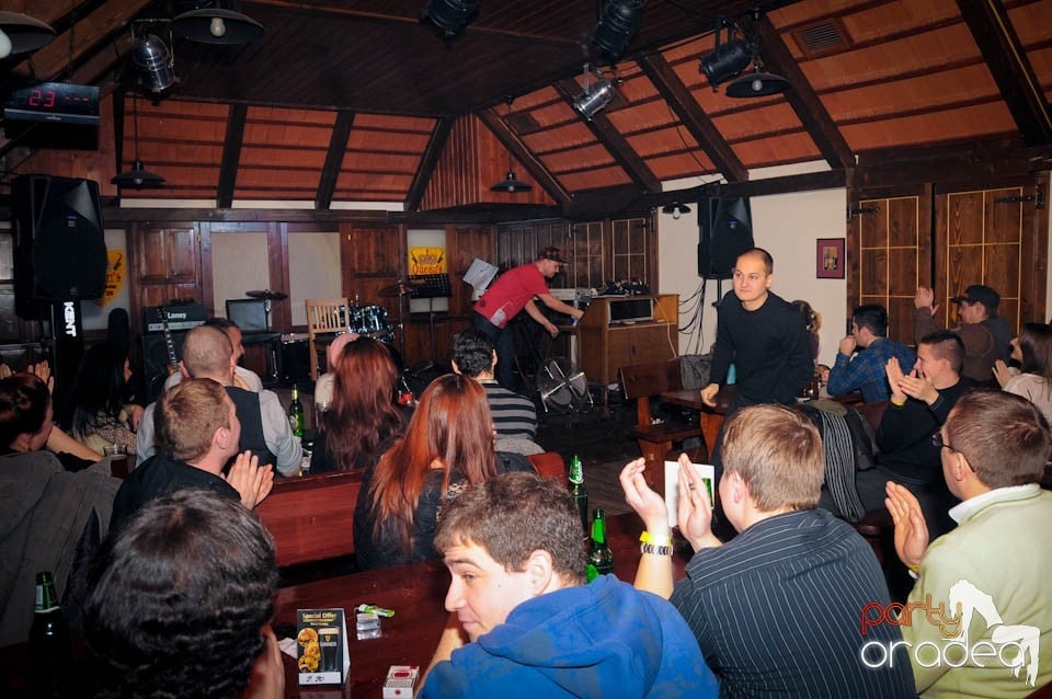 Stand-up in the City în Queen's, Queen's Music Pub