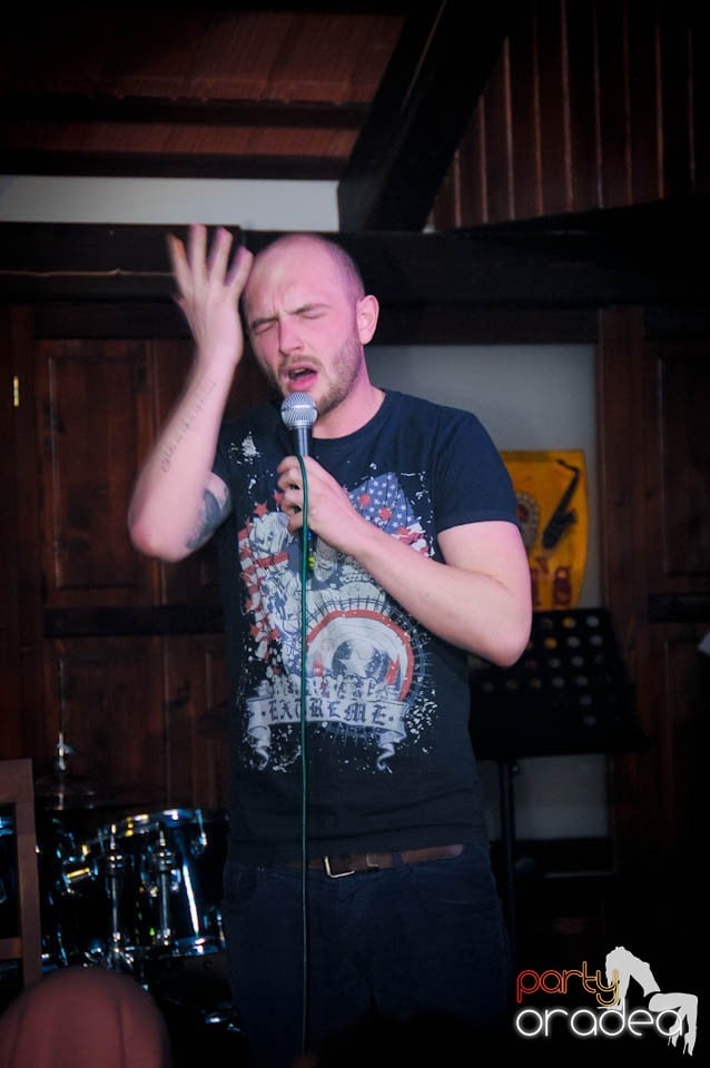 Stand-up in the City în Queen's, Queen's Music Pub