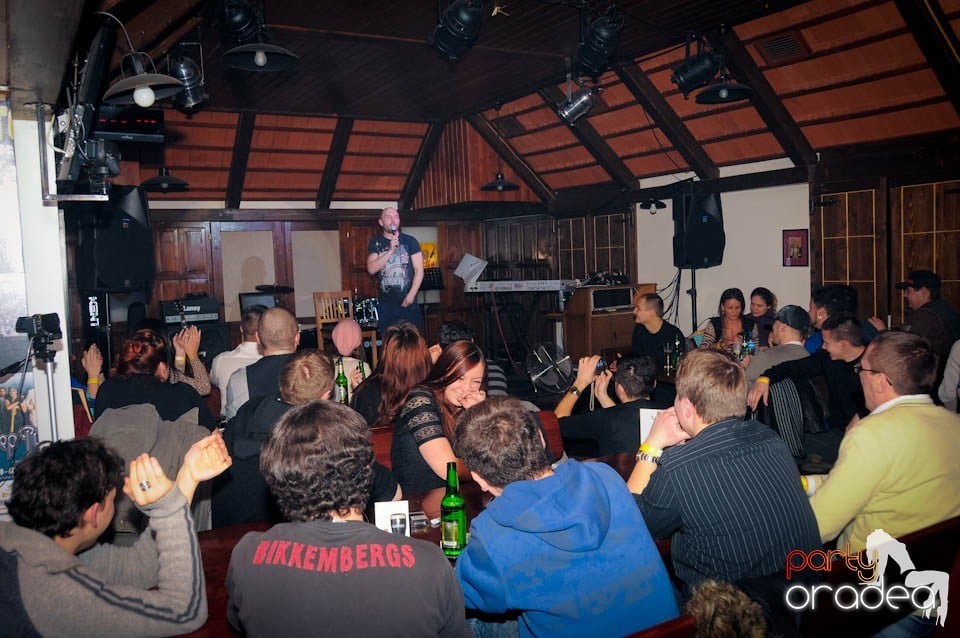 Stand-up in the City în Queen's, Queen's Music Pub