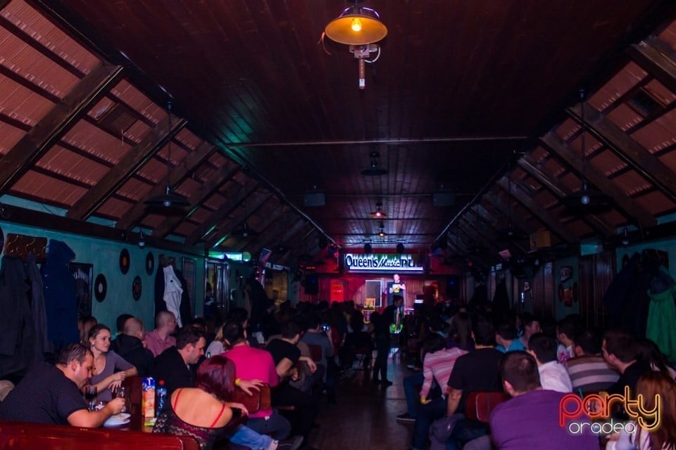 Stand-Up In The City, Queen's Music Pub