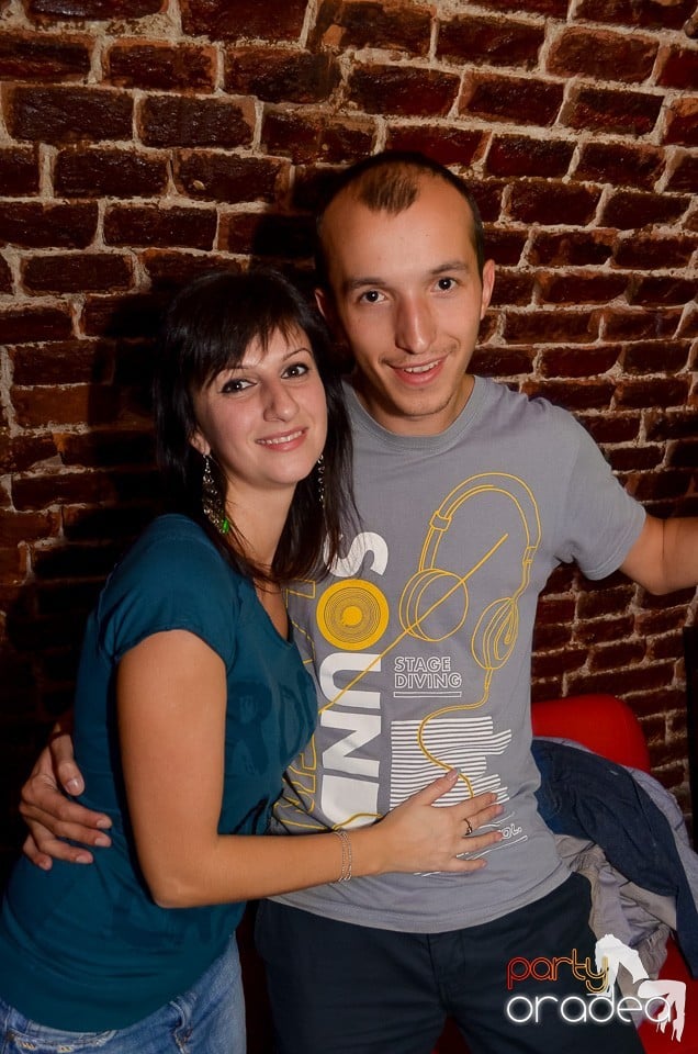 Start la Party în Club Escape,