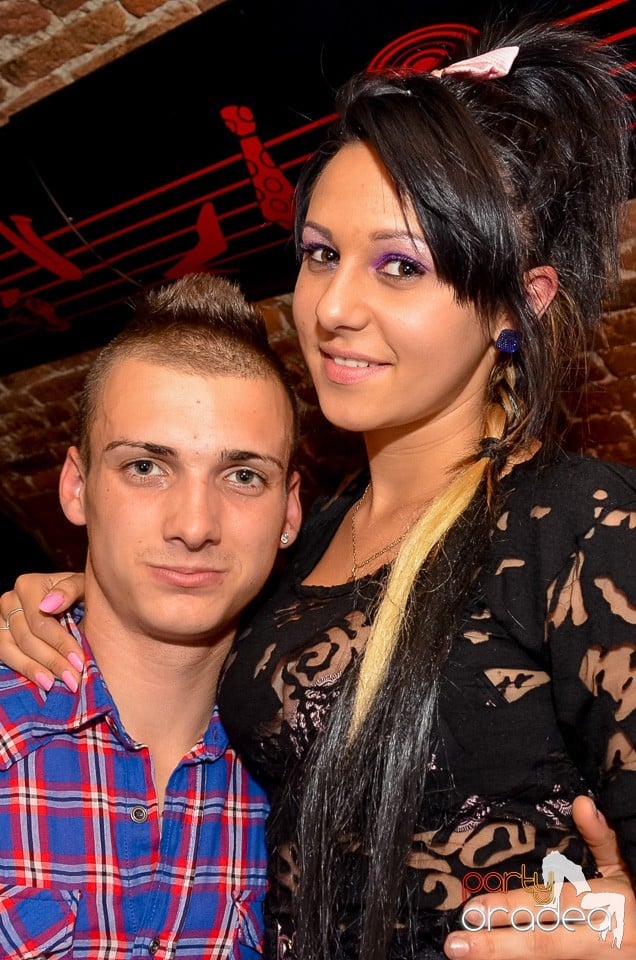 Start la Party în Club Escape,