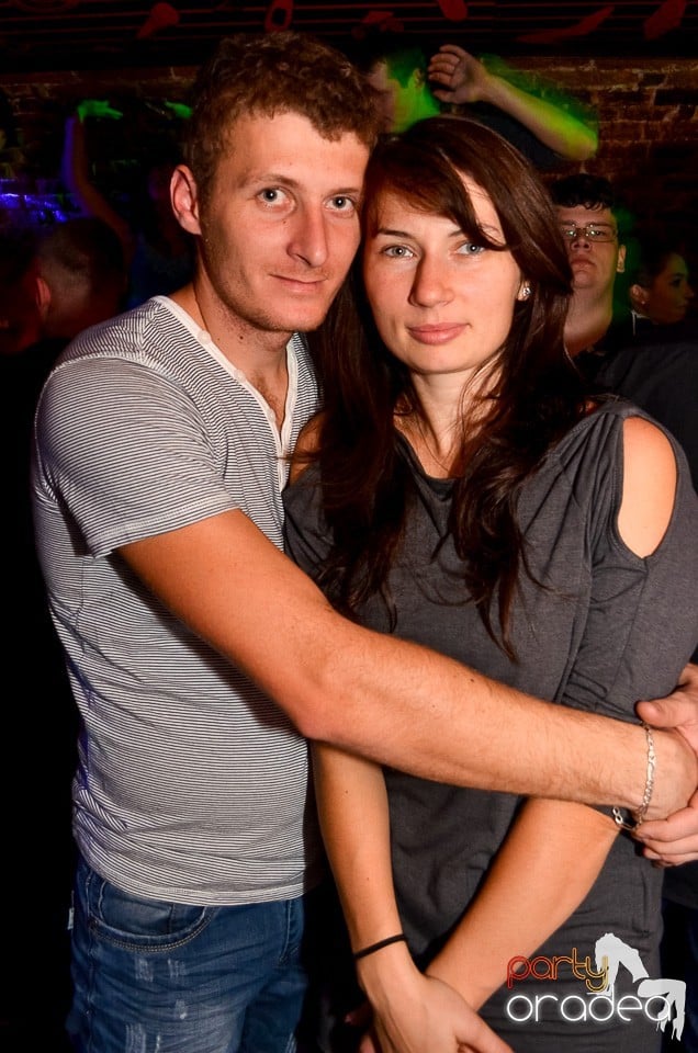 Start la Party în Club Escape,