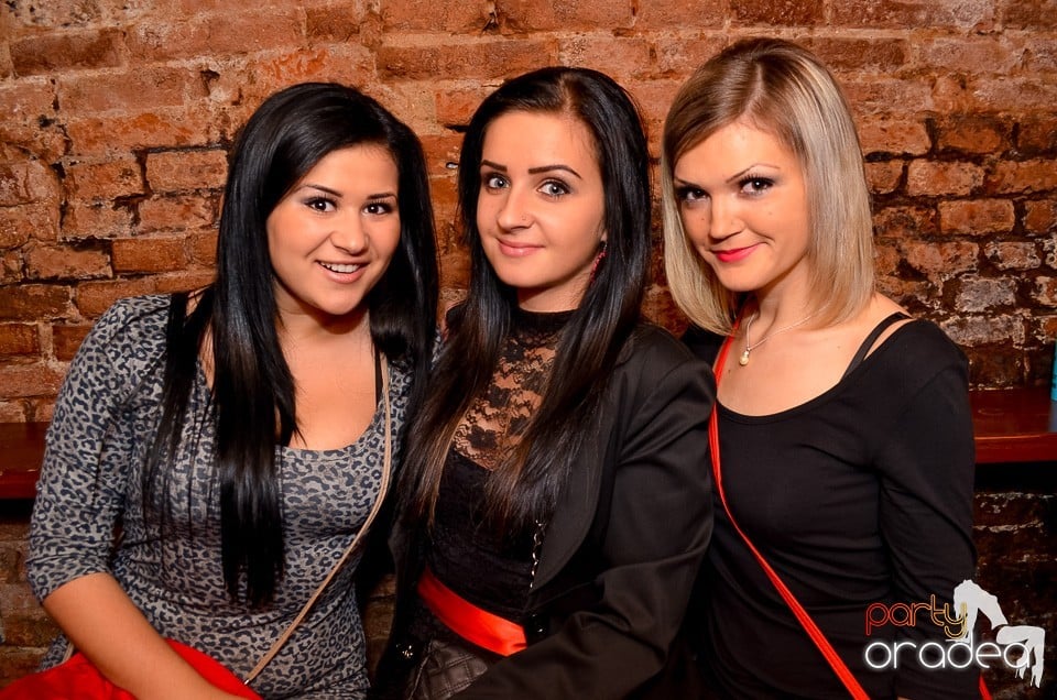 Start la Party în Club Escape,