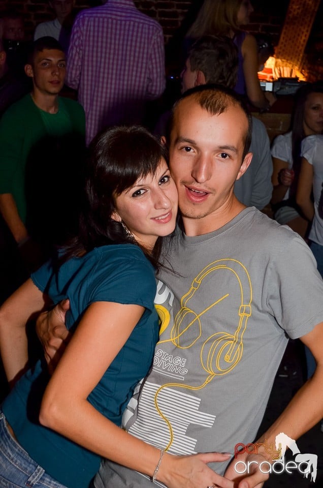 Start la Party în Club Escape,
