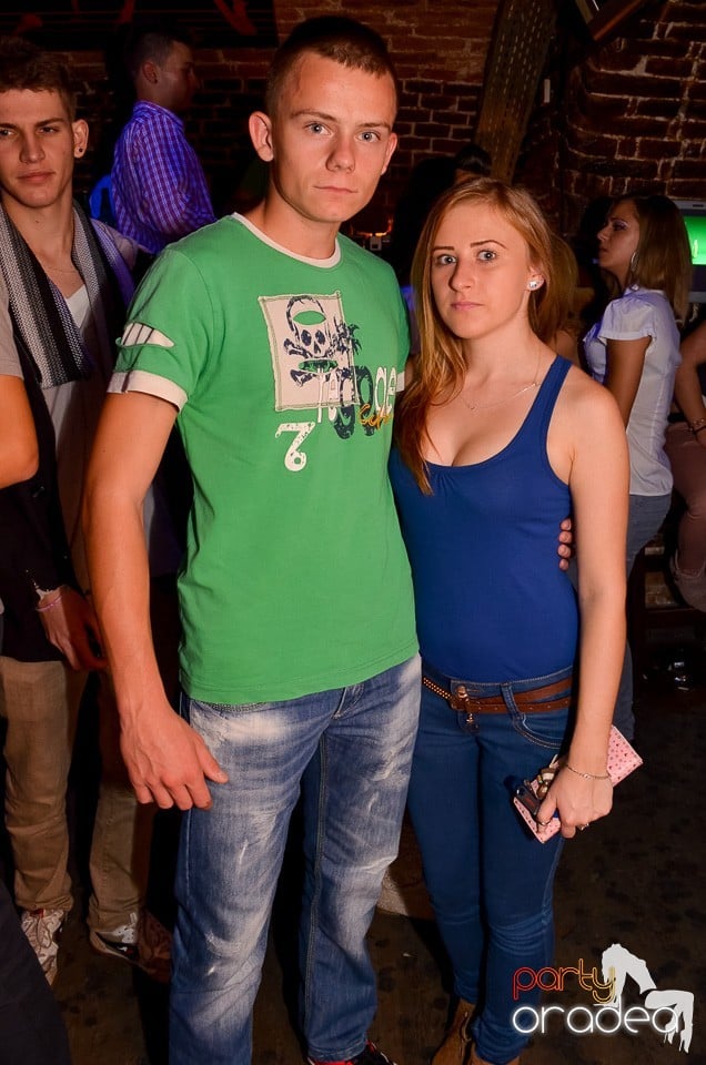 Start la Party în Club Escape,