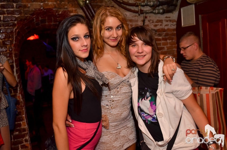 Start la Party în Club Escape,