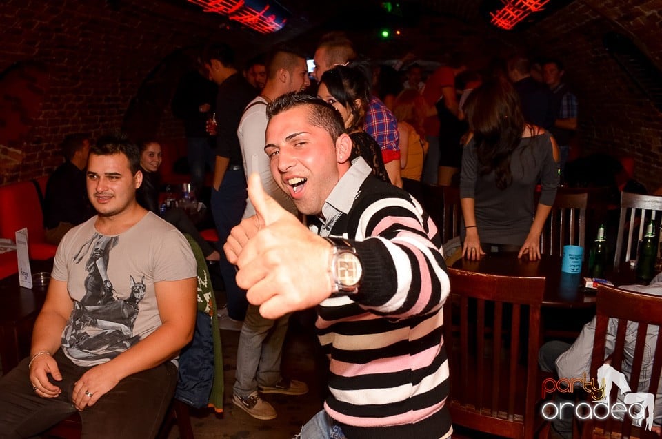 Start la Party în Club Escape,