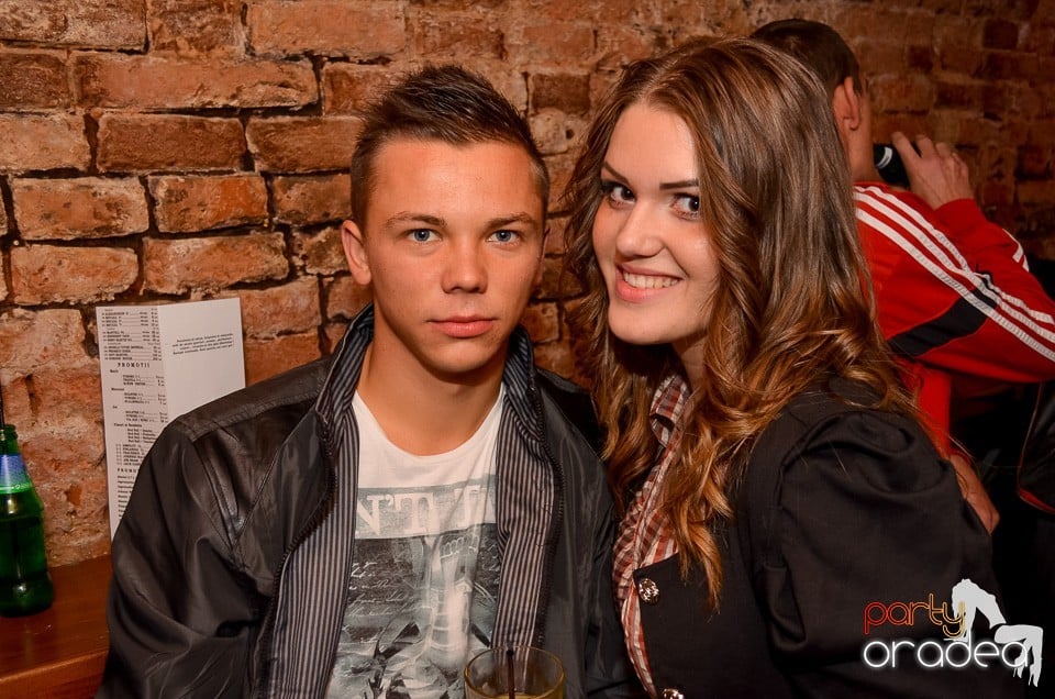 Start la Party în Club Escape,