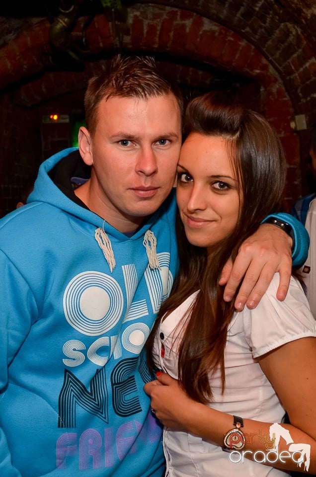Start la Party în Club Escape,