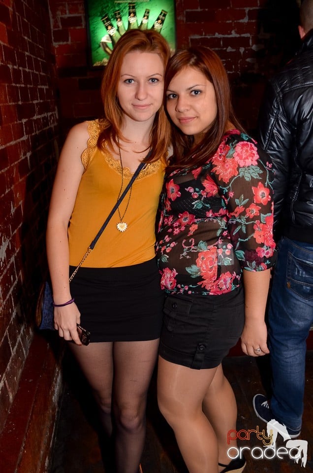 Start la Party în Club Escape,