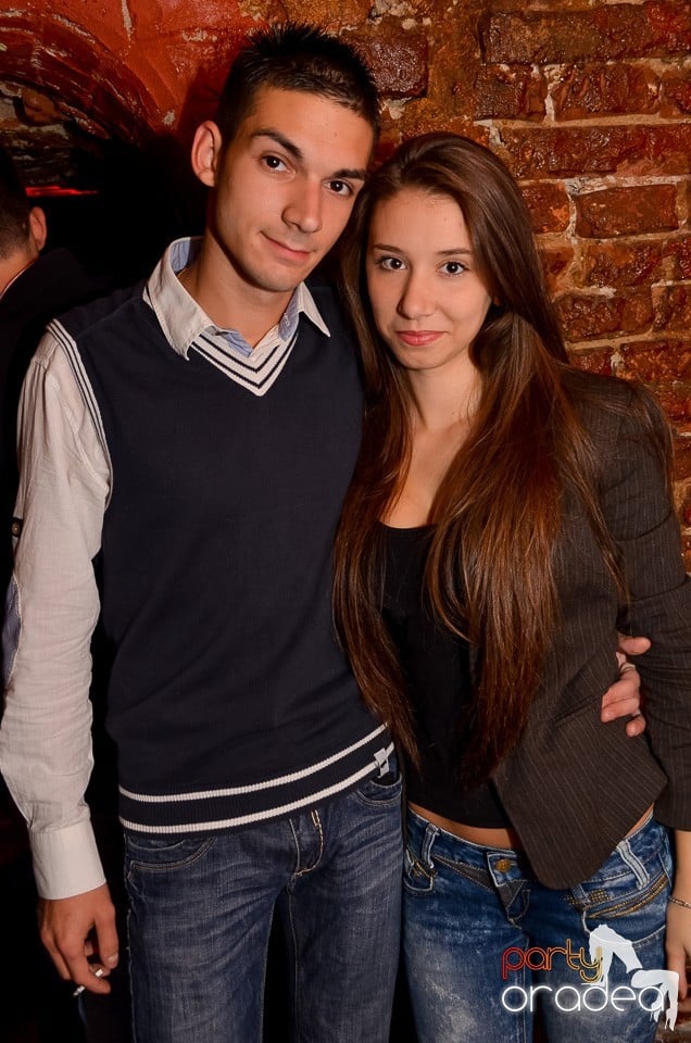 Start la Party în Club Escape,