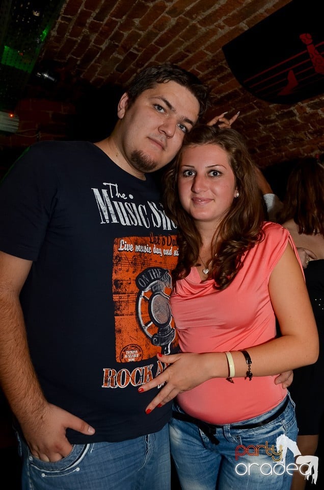Start la Party în Club Escape,