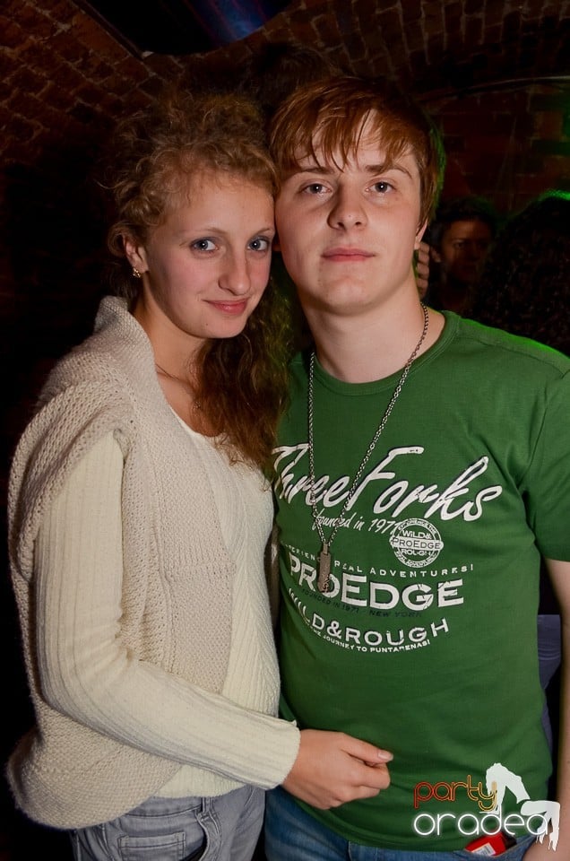 Start la Party în Club Escape,