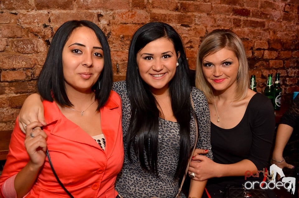 Start la Party în Club Escape,