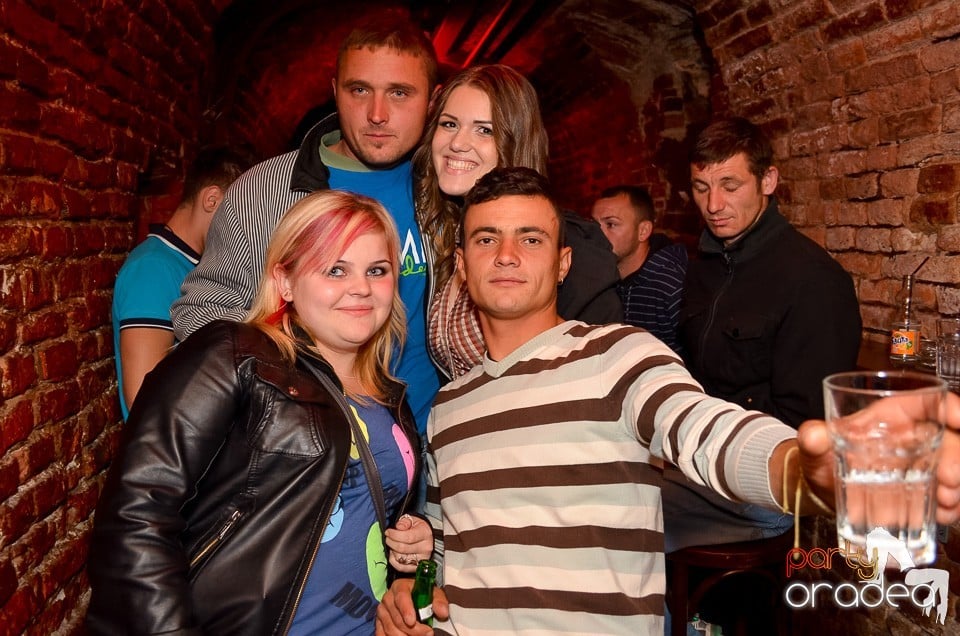 Start la Party în Club Escape,