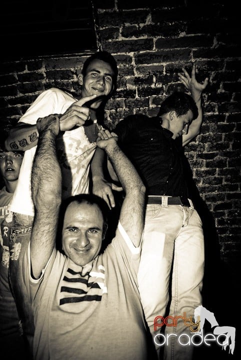 Start la party în Escape, 