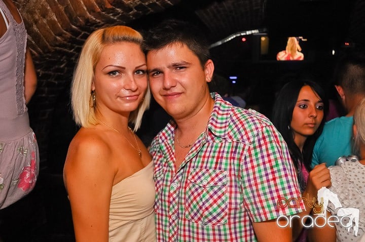 Start the week cu Club Escape, 