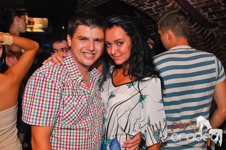 Start the week cu Club Escape, 