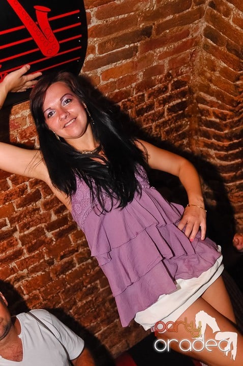 Start the week cu Club Escape, 