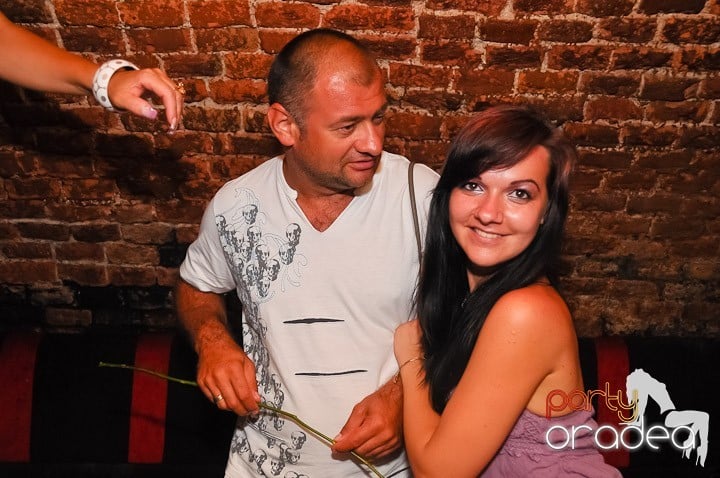 Start the week cu Club Escape, 