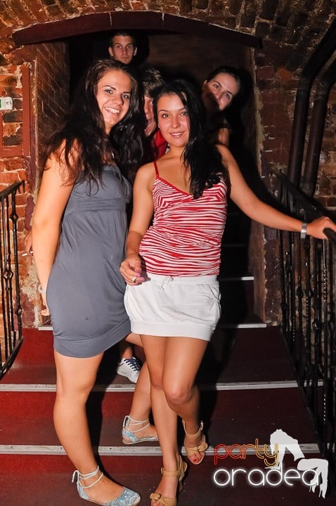 Start the week cu Club Escape, 