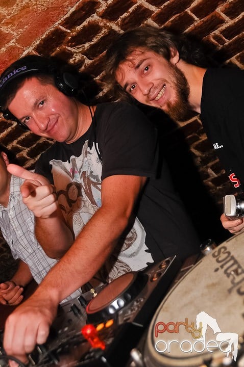 Start the week cu Club Escape, 