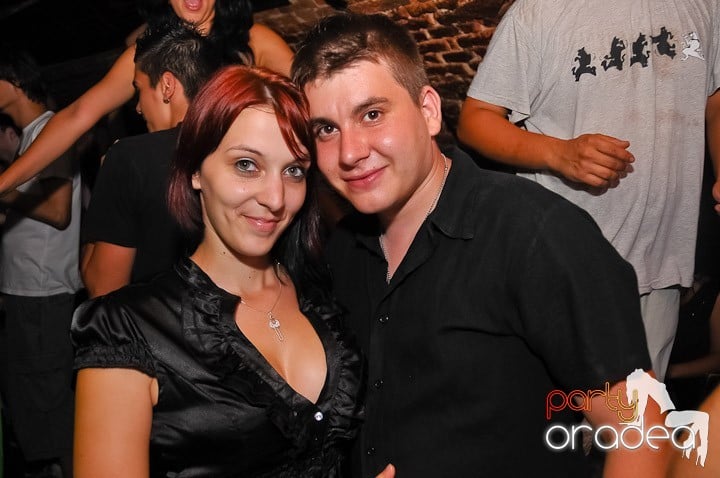 Start the week cu Club Escape, 