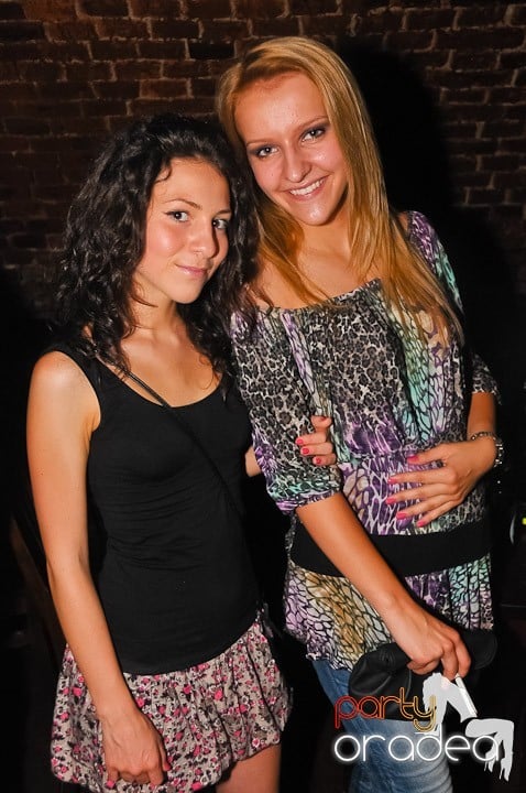 Start the week cu Club Escape, 