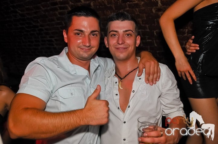 Start the week cu Club Escape, 