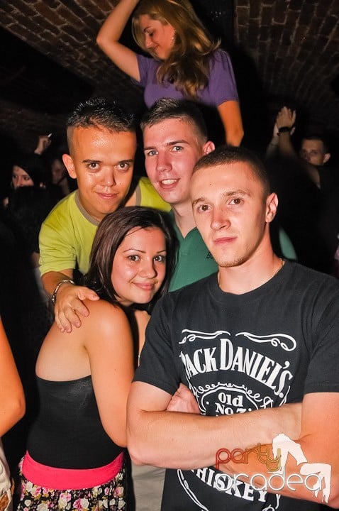 Start the week cu Club Escape, 