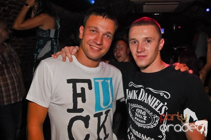 Start the week cu Club Escape, 