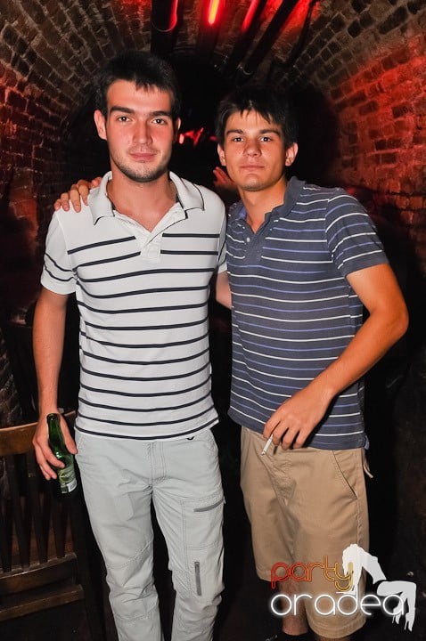 Start the week cu Club Escape, 