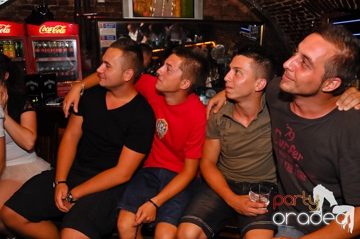 Start the week cu Club Escape, 