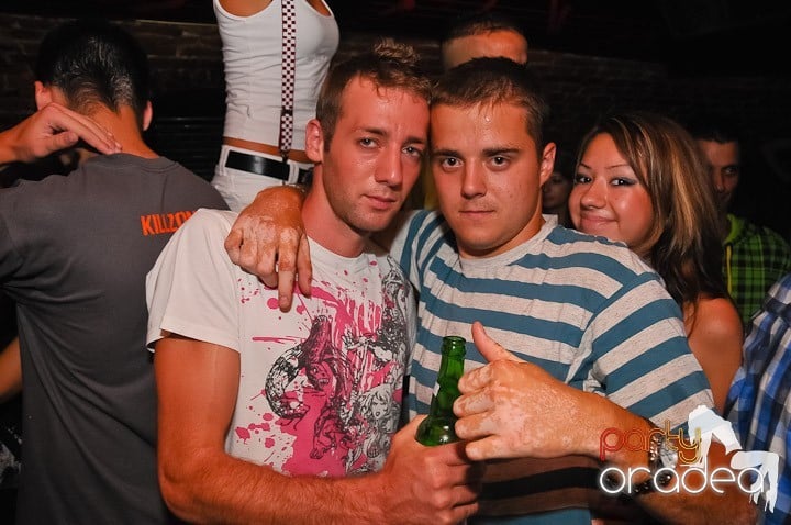 Start the week cu Club Escape, 