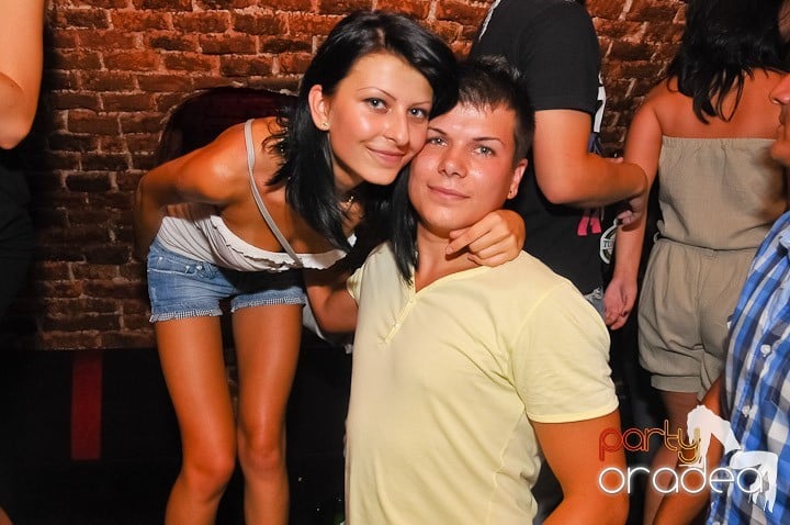 Start the week cu Club Escape, 