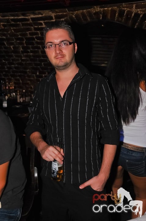 Start the week cu Club Escape, 