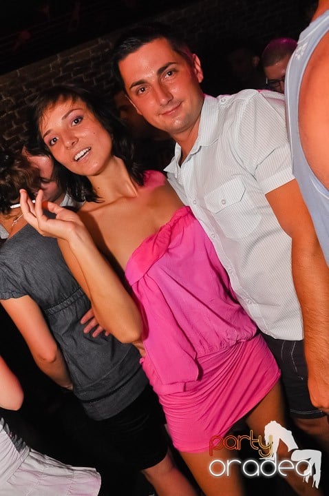 Start the week cu Club Escape, 