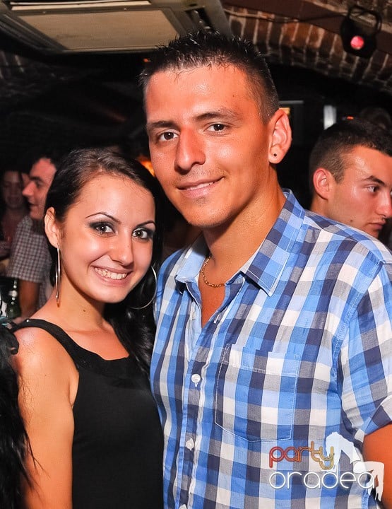 Start the week cu Club Escape, 