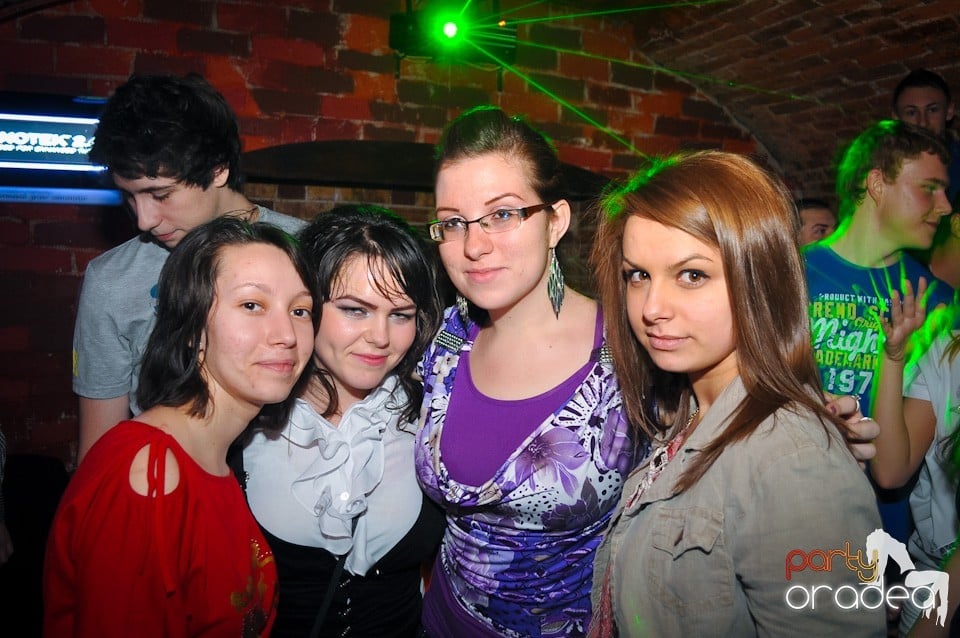Student Party by NMD în Escape, Escape