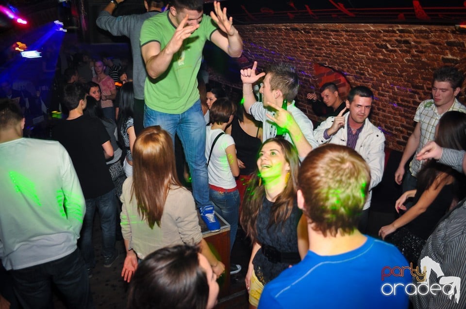 Student Party by NMD în Escape, Escape